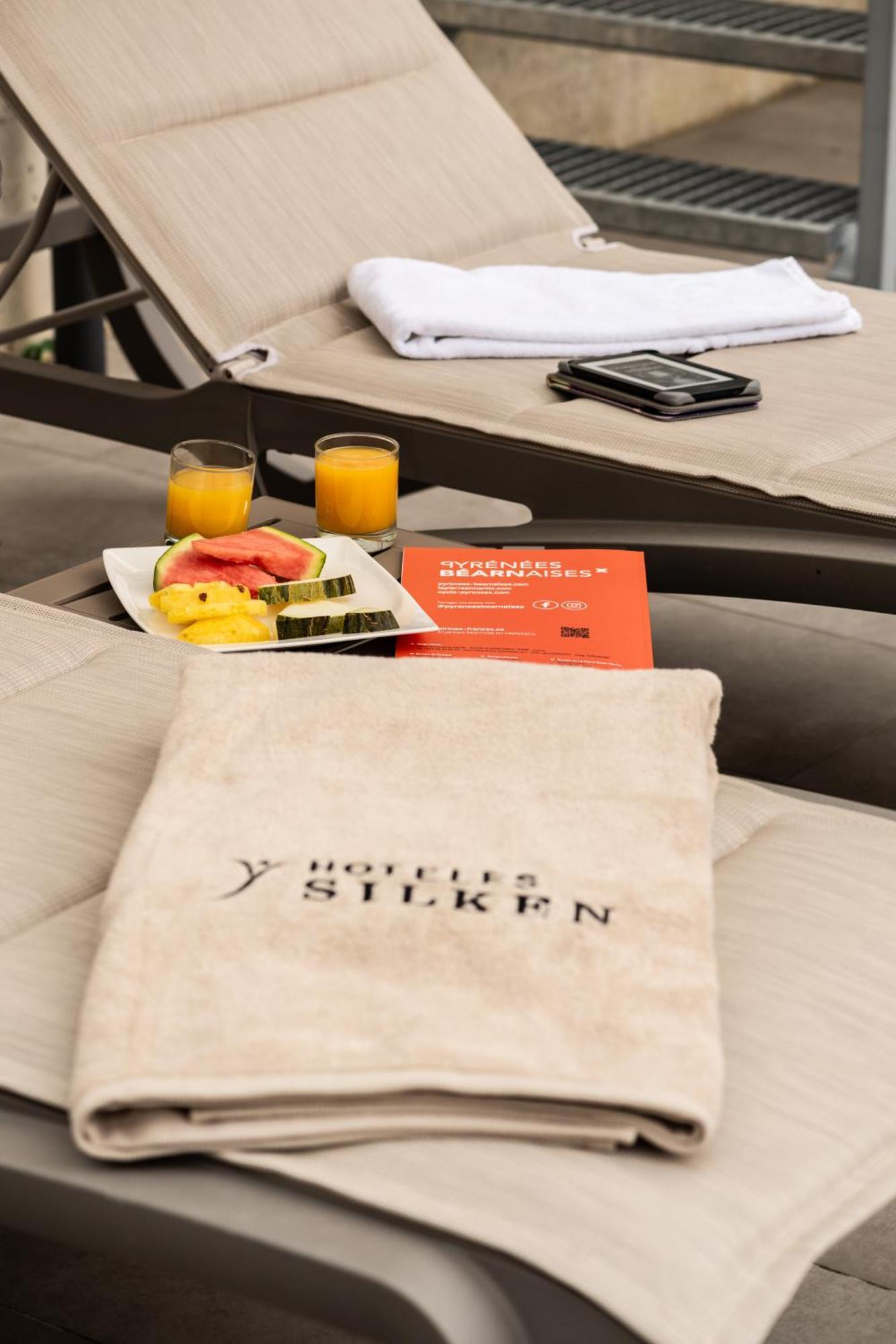 Silken Puerta De Irati Hotel โอชากาเบีย ภายนอก รูปภาพ