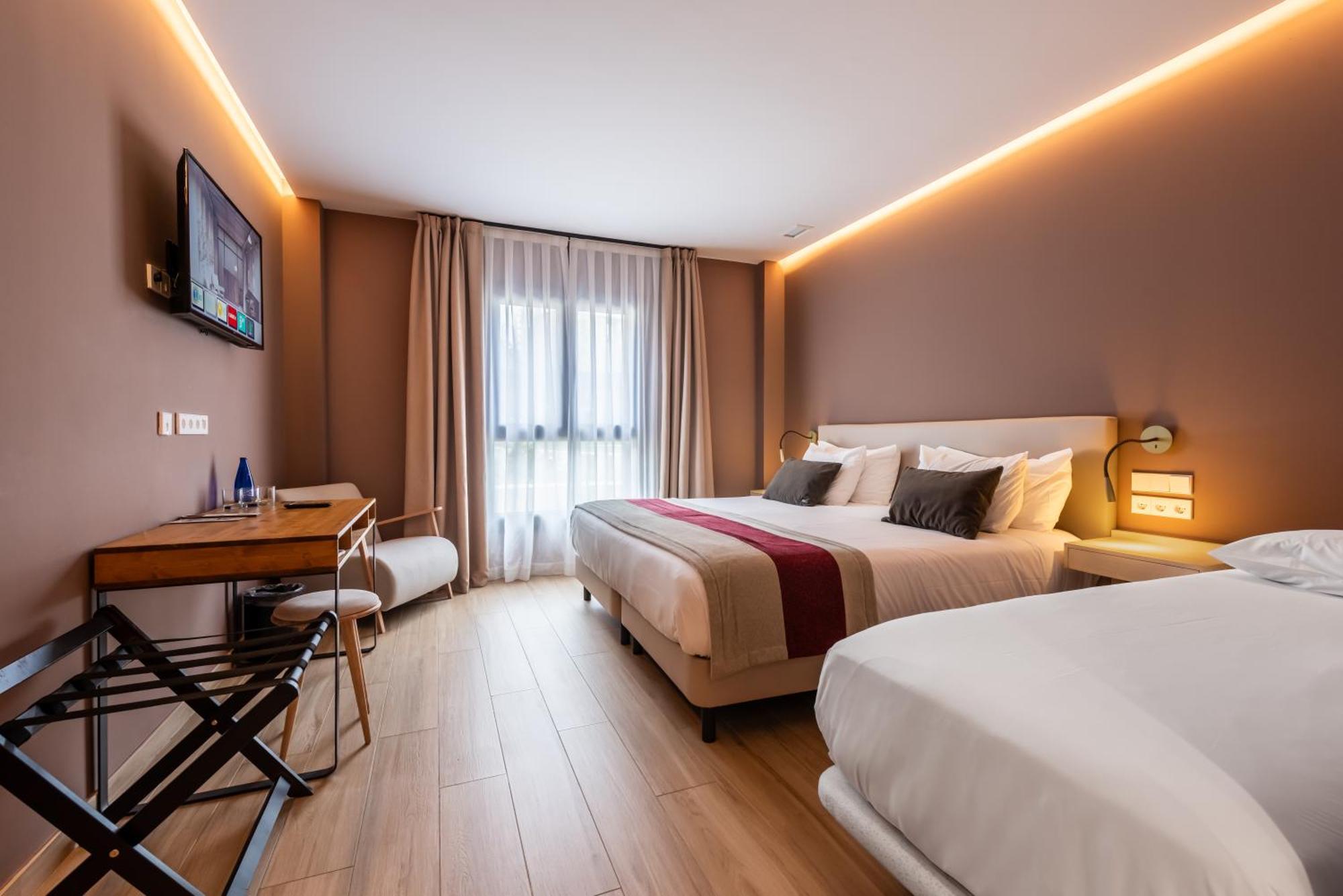 Silken Puerta De Irati Hotel โอชากาเบีย ภายนอก รูปภาพ
