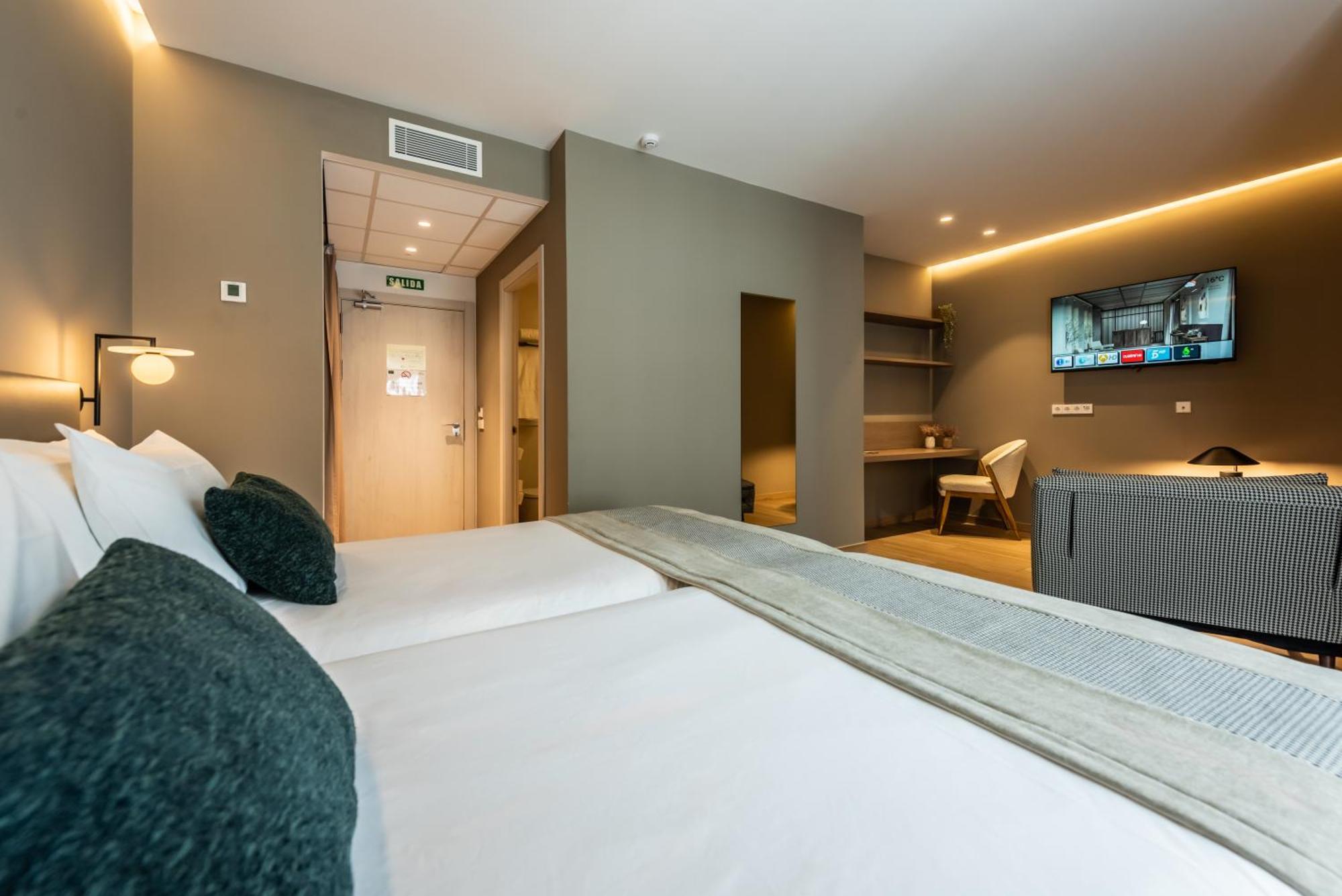 Silken Puerta De Irati Hotel โอชากาเบีย ภายนอก รูปภาพ
