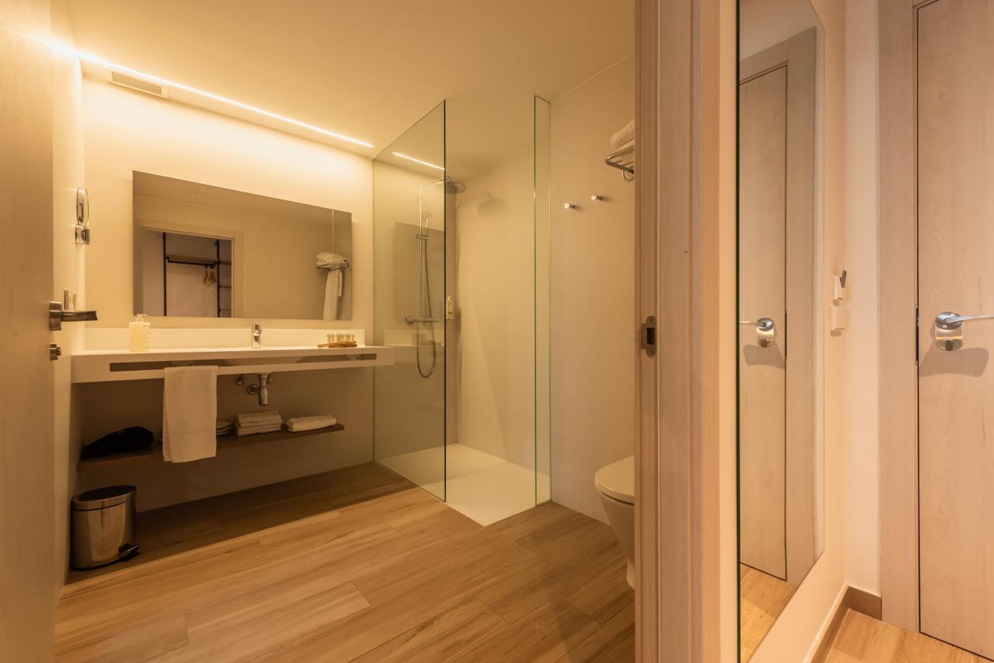 Silken Puerta De Irati Hotel โอชากาเบีย ภายนอก รูปภาพ
